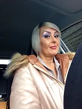 KirraWhite online show from 11.09.25