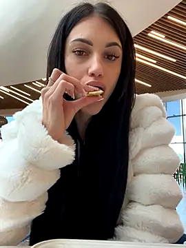 Snapshot of ilariea_girl chatting on 10.01.25 ilariea girl online show from 10.01.25