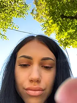 Snapshot of ilariea_girl chatting on 10.03.25 ilariea girl online show from 10.03.25