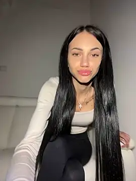 Snapshot of ilariea_girl chatting on 10.06.25 ilariea girl online show from 10.06.25