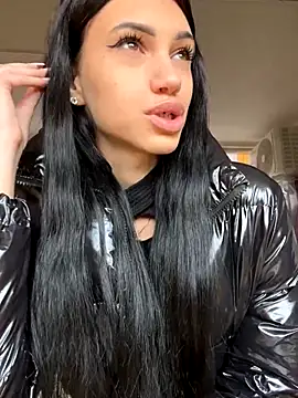 Snapshot of ilariea_girl chatting on 10.14.25 ilariea girl online show from 10.14.25