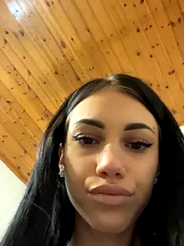 Snapshot of ilariea_girl chatting on 10.19.25 ilariea girl online show from 10.19.25