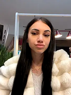 Snapshot of ilariea_girl chatting on 10.23.25 ilariea girl online show from 10.23.25