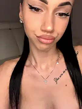 Snapshot of ilariea_girl chatting on 01.11.26 ilariea girl online show from 01.11.26