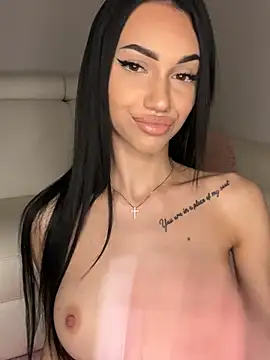 Snapshot of ilariea_girl chatting on 01.14.26 ilariea girl online show from 01.14.26