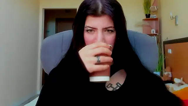 Snapshot of Miamoora chatting on 10.16.25 Miamoora online show from 10.16.25