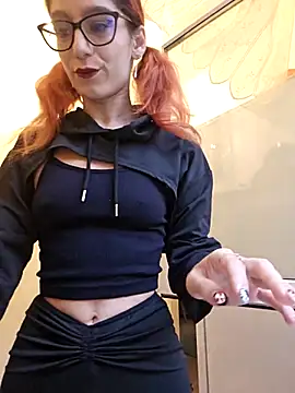 YuriXo online show from 10.22.25