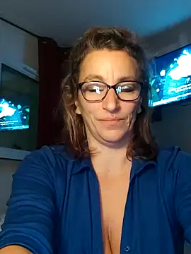 Fifi83Bell online show from 12.18.25