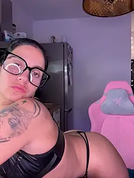 Snapshot of LaPetiteKim chatting on 03.15.26 LaPetiteKim online show from 03.15.26