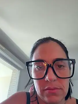 Snapshot of LaPetiteKim chatting on 04.14.26 LaPetiteKim online show from 04.14.26