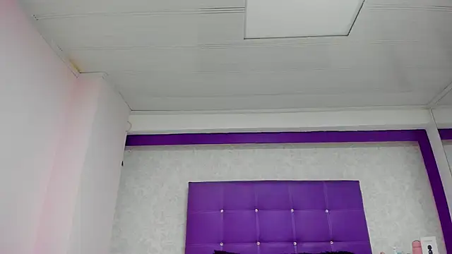 LeaMoreau22 online show from 10.24.25