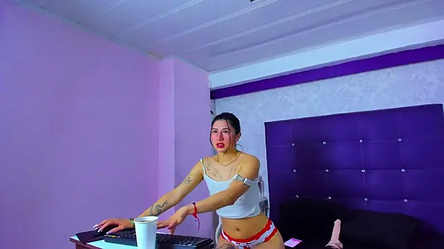 LeaMoreau22 online show from 12.02.25