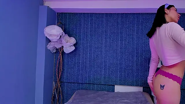 LeaMoreau22 online show from 02.12.26