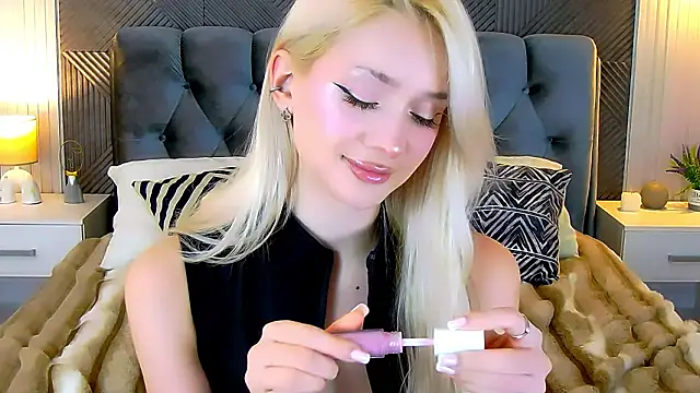 SugarWhisper online show from 03.15.26