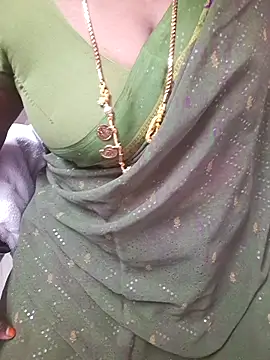 Snapshot of Tamil_Ammani chatting on 04.30.26 Tamil Ammani online show from 04.30.26