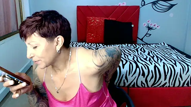 Charlotte  Gray online show from 10.15.25