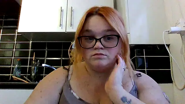 Snapshot of Curvy-AmyX chatting on 10.05.25 Curvy-AmyX online show from 10.05.25