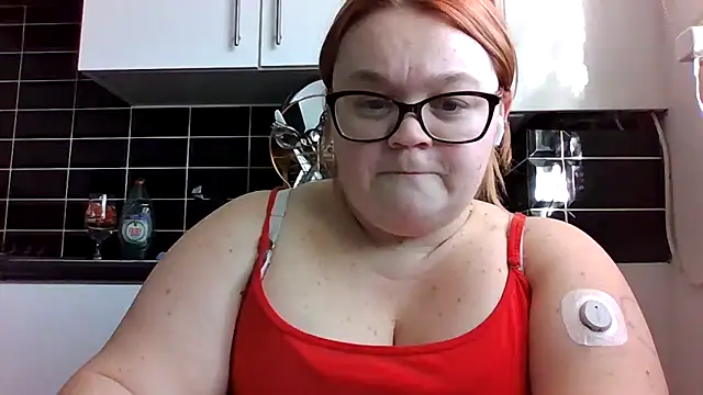 Snapshot of Curvy-AmyX chatting on 10.06.25 Curvy-AmyX online show from 10.06.25