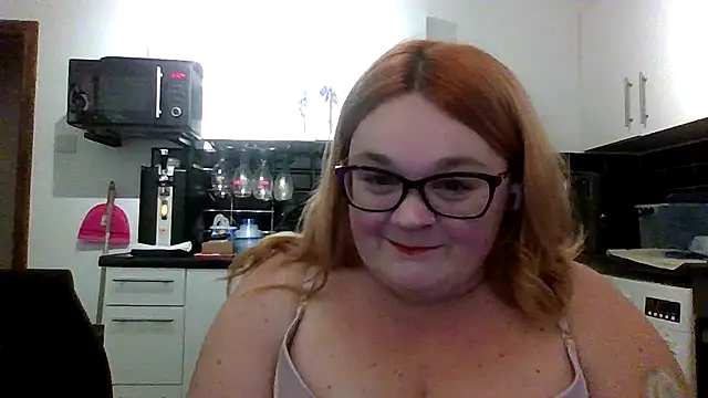 Snapshot of Curvy-AmyX chatting on 10.14.25 Curvy-AmyX online show from 10.14.25