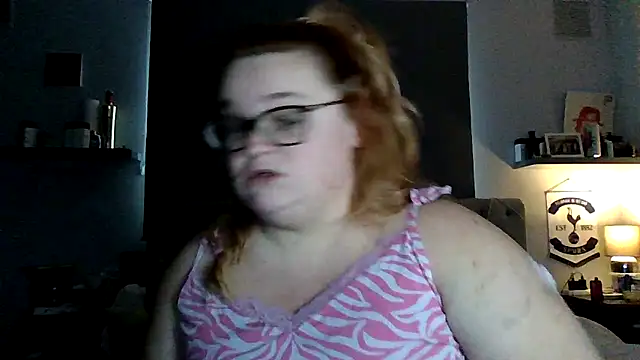 Snapshot of Curvy-AmyX chatting on 10.19.25 Curvy-AmyX online show from 10.19.25