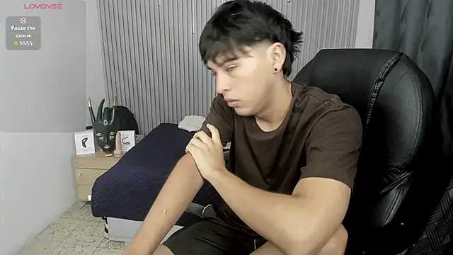 Snapshot of StiwenTwink chatting on 05.26.26 StiwenTwink online show from 05.26.26
