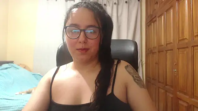 Snapshot of Venus_cat_ chatting on 06.14.26 Venus cat online show from 06.14.26