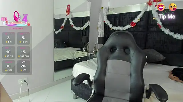 MayaCurvy online show from 12.21.25