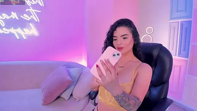 Snapshot of KylieJenkins chatting on 02.05.26 KylieJenkins online show from 02.05.26