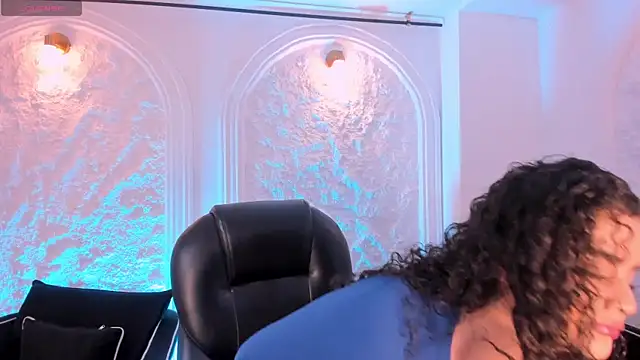 Snapshot of KylieJenkins chatting on 02.11.26 KylieJenkins online show from 02.11.26