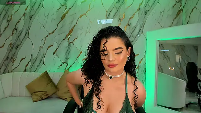 Snapshot of KylieJenkins chatting on 02.16.26 KylieJenkins online show from 02.16.26