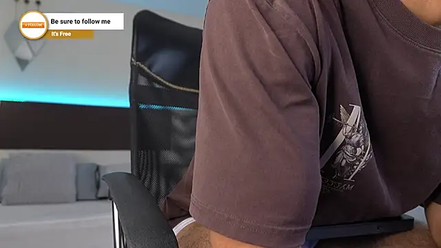 Snapshot of DanteeStone chatting on 12.15.25 DanteeStone online show from 12.15.25