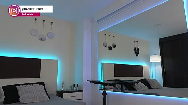 Snapshot of DanteeStone chatting on 12.18.25 DanteeStone online show from 12.18.25