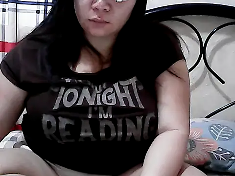 Snapshot of HornyPussie69 chatting on 04.17.26 HornyPussie69 online show from 04.17.26