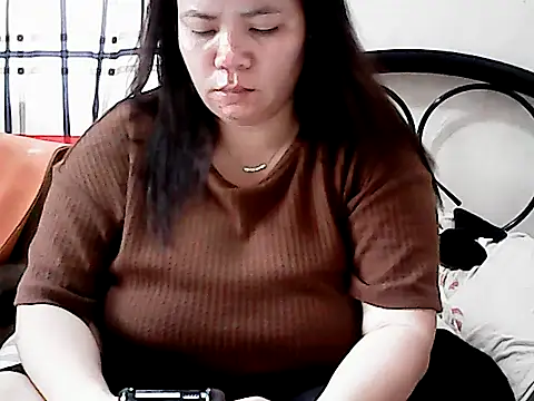 Snapshot of HornyPussie69 chatting on 04.21.26 HornyPussie69 online show from 04.21.26