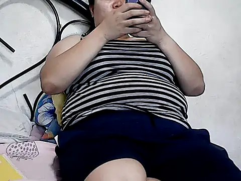 Snapshot of HornyPussie69 chatting on 06.16.26 HornyPussie69 online show from 06.16.26