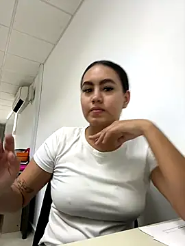 Snapshot of Sofi_kim_ chatting on 10.28.25 Sofi kim  online show from 10.28.25