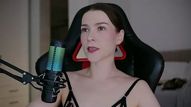 Snapshot of WowHelloAlice chatting on 02.28.26 WowHelloAlice online show from 02.28.26