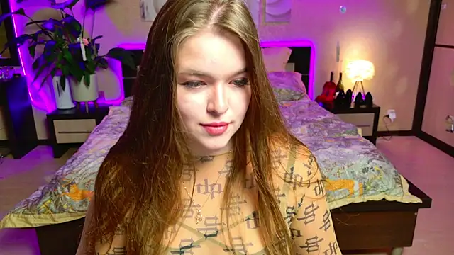 Snapshot of EmilyWhispers chatting on 04.24.26 EmilyWhispers online show from 04.24.26