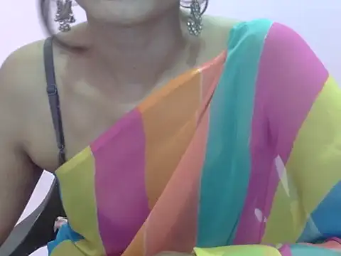 Snapshot of Laila_Cute chatting on 06.11.26 Laila Cute online show from 06.11.26