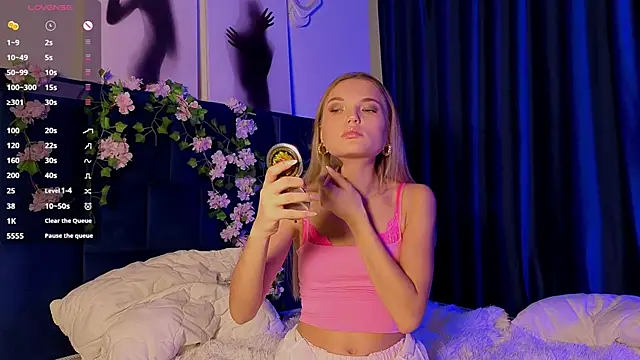 JulieLupo online show from 10.29.25