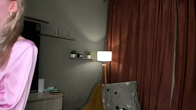 Snapshot of PocketDollX chatting on 06.14.26 PocketDollX online show from 06.14.26