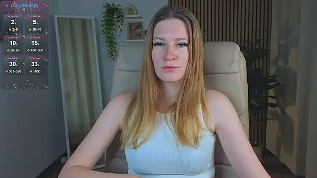 Snapshot of travelerrrr chatting on 10.09.25 travelerrrr online show from 10.09.25