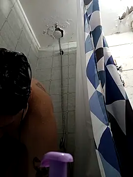 Snapshot of Chyynoxxx chatting on 10.30.25 Chyynoxxx online show from 10.30.25