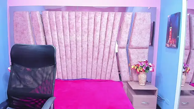 sarah sweett  online show from 10.06.25