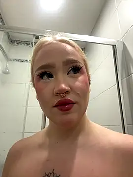 RollDolls online show from 10.20.25