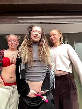 RollDolls online show from 11.20.25