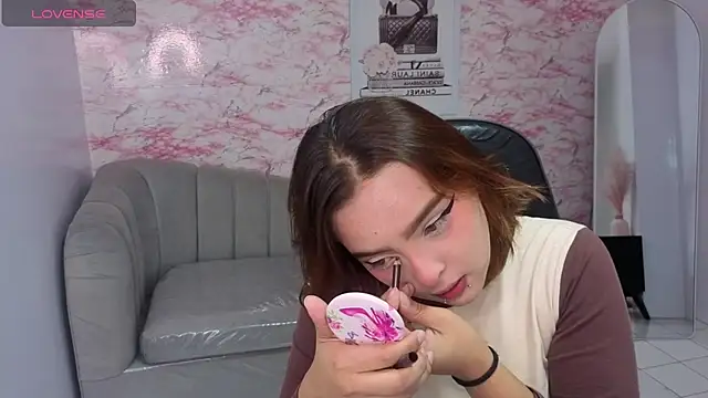 Snapshot of mia_foster_t chatting on 02.14.26 mia foster t online show from 02.14.26