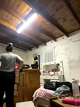 AraHot3 online show from 10.15.25