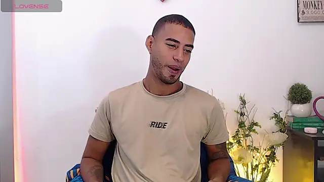 Snapshot of Mike_Dewitt chatting on 10.19.25 Mike Dewitt online show from 10.19.25