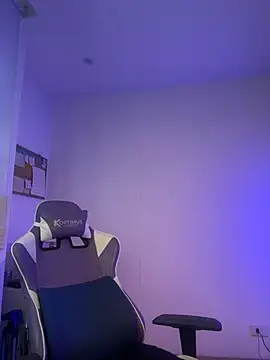 Snapshot of LolaBoobz chatting on 10.20.25 LolaBoobz online show from 10.20.25